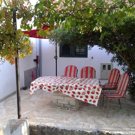 Apartment Milka Petrcane Bagian luar foto