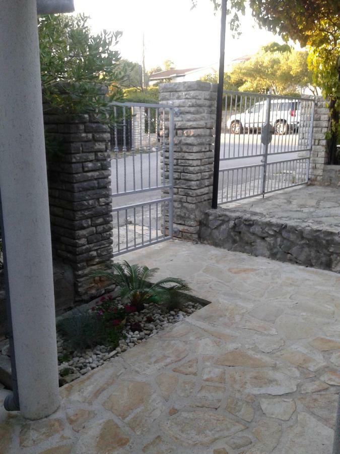 Apartment Milka Petrcane Bagian luar foto