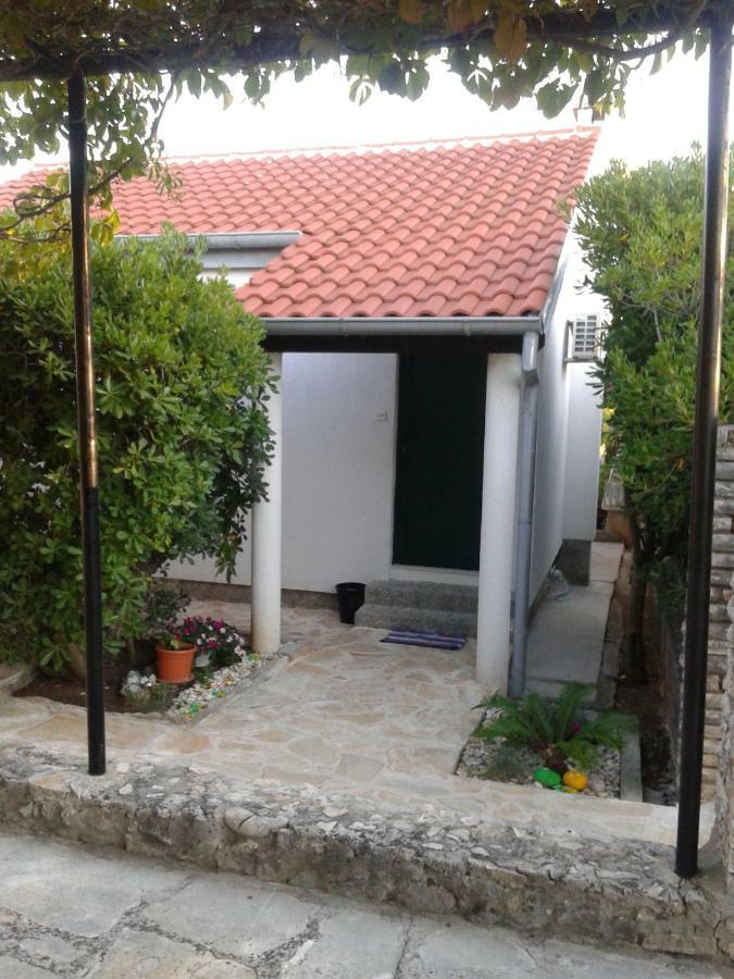 Apartment Milka Petrcane Bagian luar foto