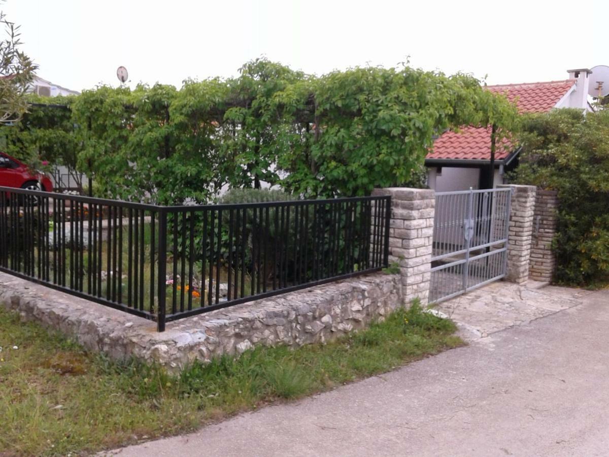 Apartment Milka Petrcane Bagian luar foto
